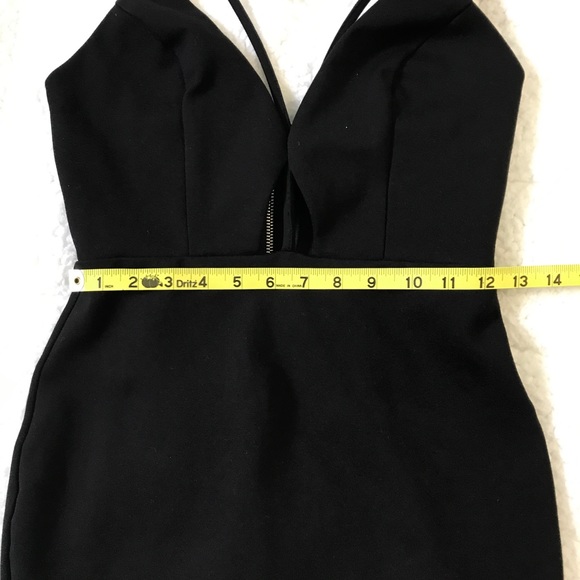 Tobi body-con cutout little black dress - Picture 4 of 13